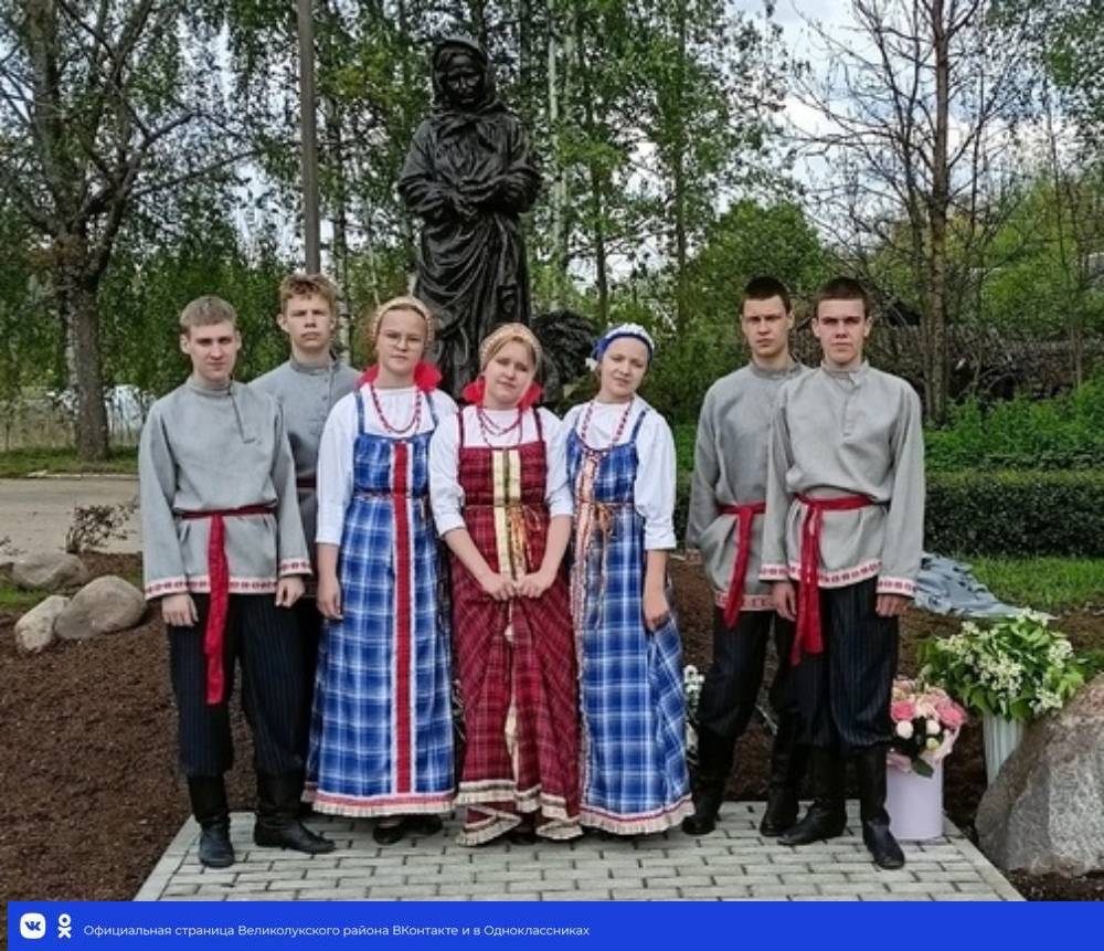 Памятник Ольги Сергеевой открыли в Усвятах.